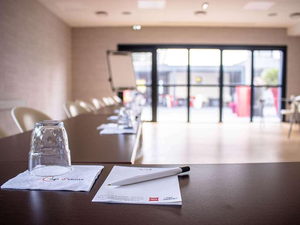 Готель Ibis Rennes Beaulieu Сесон-Севіньє Екстер'єр фото